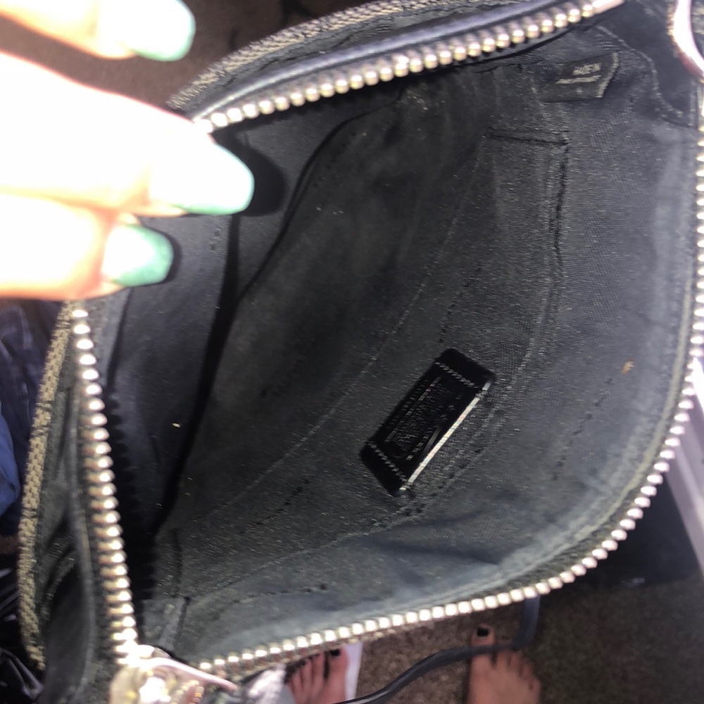 ☆ Cross body coach bag! ☆ - Picture 4 of 8